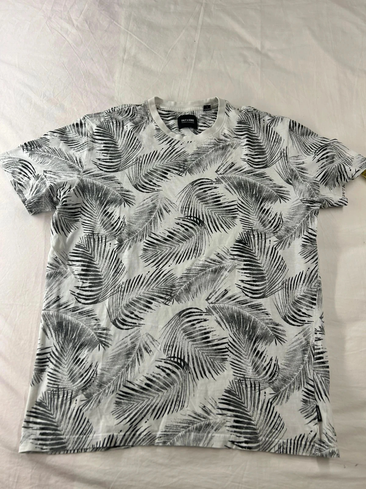 Camiseta blanca con estampado ONLY & SONS – photo 2